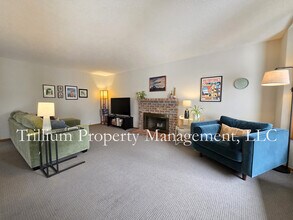 110 SE 65th Ave in Portland, OR - Building Photo - Building Photo