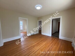 158 N Liberty St in Elgin, IL - Foto de edificio - Building Photo