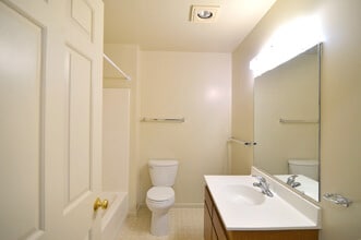 The Meadows Apartments in Hagerstown, MD - Foto de edificio - Building Photo