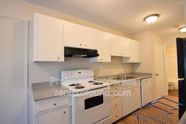 706 NE 99th Ave in Portland, OR - Building Photo - Building Photo