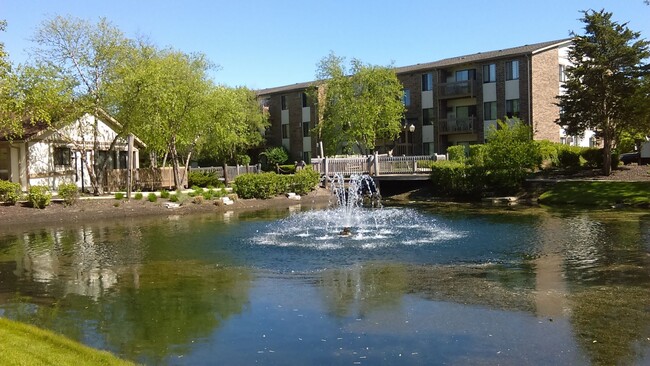 The Ponds on Plum Grove in Roselle, IL - Building Photo - Building Photo