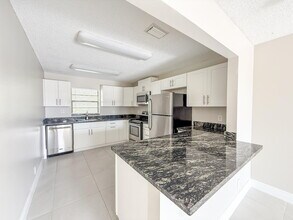 1515 N Federal Hwy in Lake Worth Beach, FL - Building Photo - Building Photo