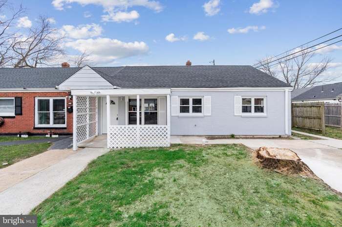 372 Sheridan Dr in New Castle, DE - Building Photo