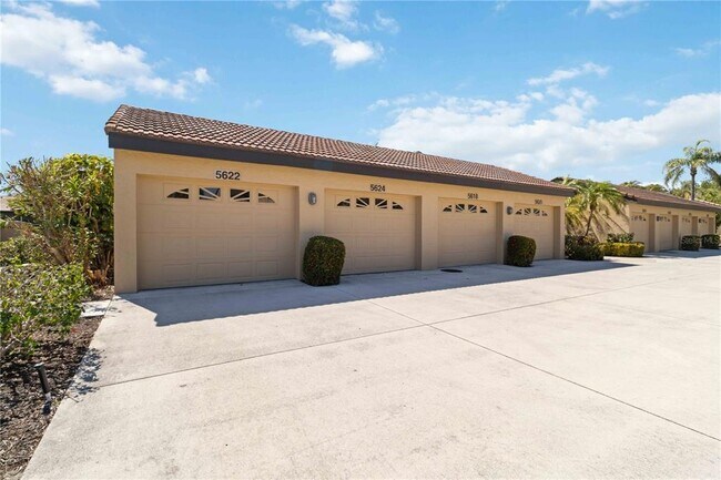 5624 Ashton Lake Dr in Sarasota, FL - Building Photo - Building Photo