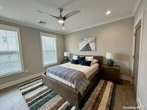 75 Circle Dr in Islip, NY - Building Photo - Building Photo