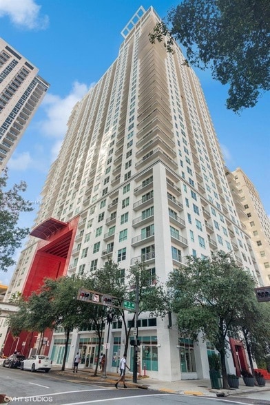 133 NE 2nd Ave, Unit 3512 in Miami, FL - Building Photo - Building Photo