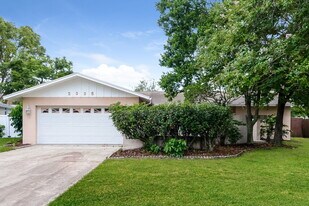 2335 Timbercrest Cir W in Clearwater, FL - Building Photo