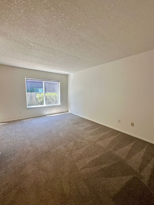 1242 Country Glen Ave NE in Keizer, OR - Building Photo - Building Photo