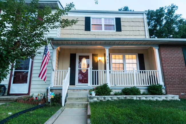 540 Valleywood Rd in Millersville, MD - Foto de edificio - Building Photo