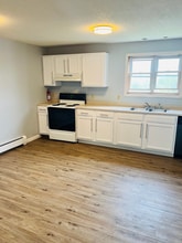 10 Colby Way, Unit C in Ellsworth, ME - Foto de edificio - Building Photo