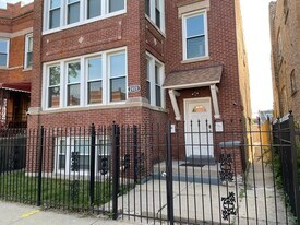 2428 N Avers Ave, Unit 1 in Chicago, IL - Building Photo