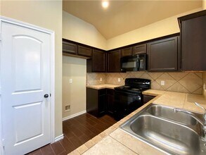 125-131 Creekside Villa Dr in Kyle, TX - Building Photo - Building Photo