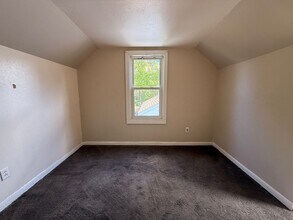 16605 Lotus Dr in Cleveland, OH - Building Photo - Building Photo