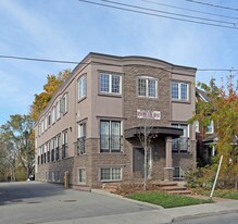 19 Strathcona Ave N in Hamilton, ON - Building Photo