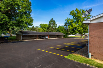 Patricia Apartments in Girard, OH - Foto de edificio - Building Photo