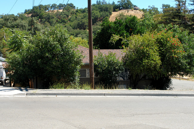 720 N Cloverdale Blvd in Cloverdale, CA - Building Photo - Building Photo