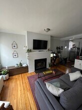 631 W ROSCOE St, Unit c2 in Chicago, IL - Building Photo - Building Photo