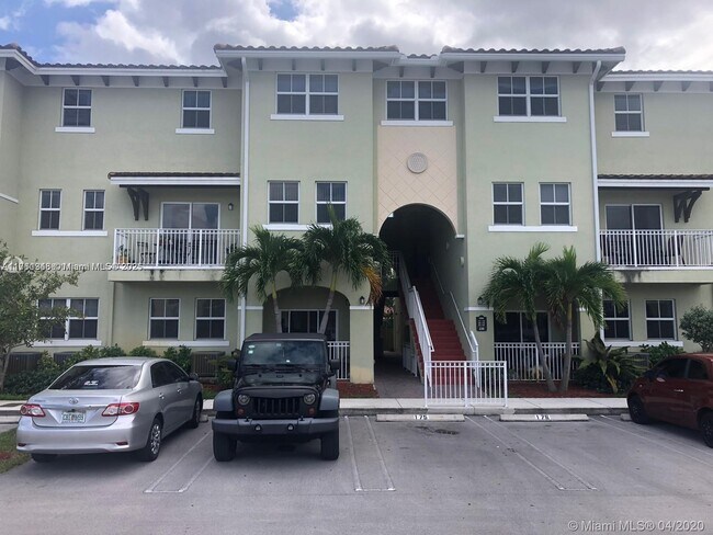 230 NW 109th Ave, Unit # 111 in Miami, FL - Foto de edificio - Building Photo