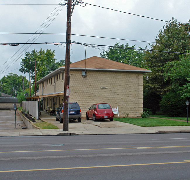 1047 Wilmington Ave in Dayton, OH - Foto de edificio - Building Photo