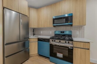 291 Kingsland Ave, Unit Floor 1 in Brooklyn, NY - Foto de edificio - Building Photo