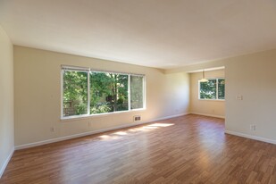 2100 South Main St in Seattle, WA - Building Photo