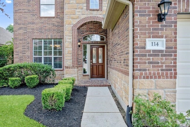 property at 114 N Hawkhurst Cir