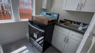 90 E 52nd St in Brooklyn, NY - Building Photo - Building Photo