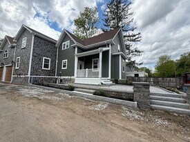 137 Union St, Unit 2 in Randolph, MA - Building Photo