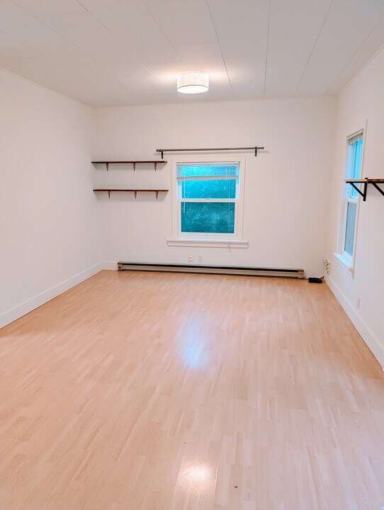 1403 N 36th St in Seattle, WA - Building Photo