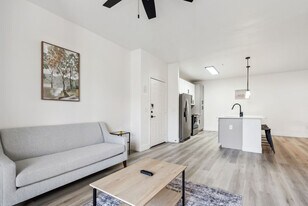 6610 N 93rd Ave in Glendale, AZ - Building Photo