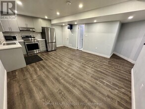 34 Elverton Cres in Brampton, ON - Building Photo - Building Photo