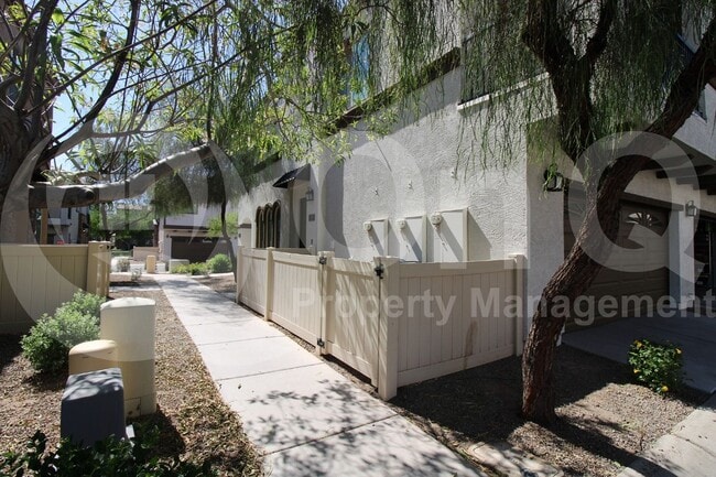 2736 S Cavalier Dr in Gilbert, AZ - Building Photo - Building Photo
