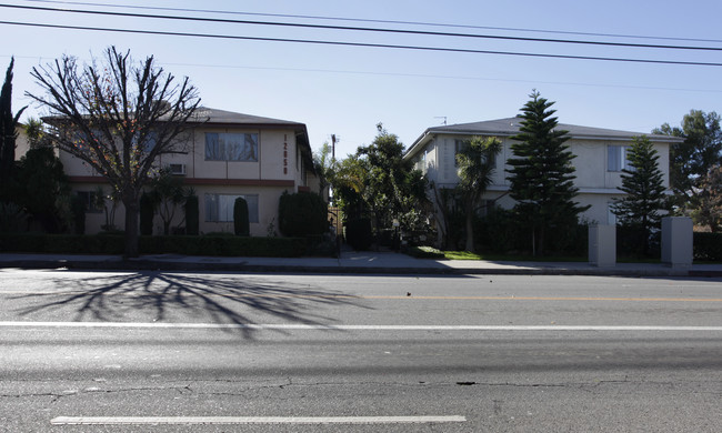 12858-12860 Oxnard St in North Hollywood, CA - Foto de edificio - Building Photo