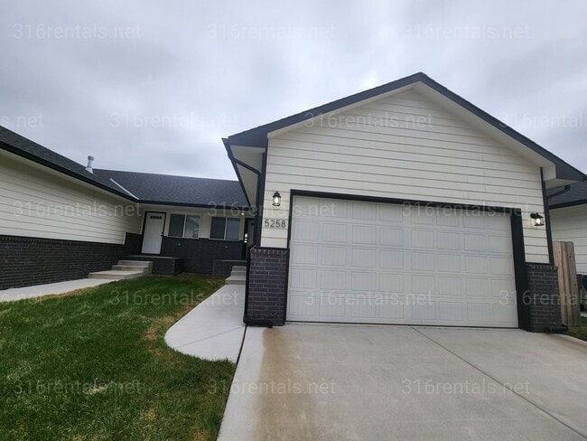 property at 5258 N Plumthicket St