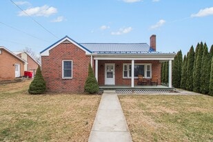 12 Carlisle Rd in Newville, PA - Building Photo