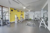 800 Parkview Dr, Unit # 630 in Hallandale Beach, FL - Building Photo - Building Photo