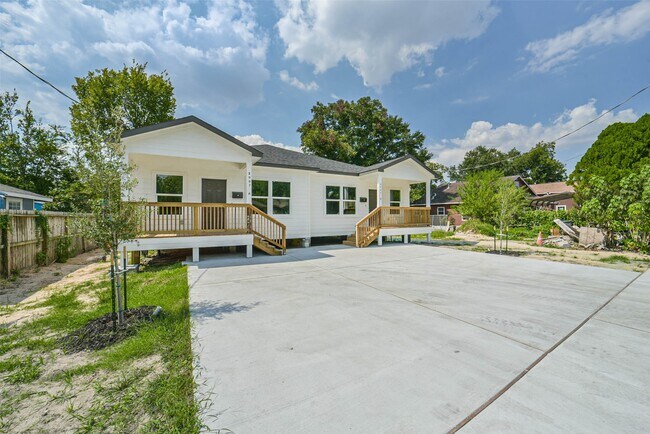 3007 Bringhurst St in Houston, TX - Building Photo - Building Photo