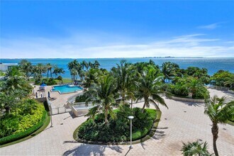 2 Grove Isle Dr, Unit B503 in Miami, FL - Building Photo - Building Photo
