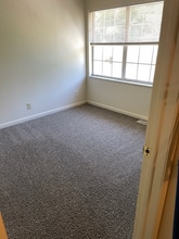 214 Cross Lanes Dr in Nitro, WV - Foto de edificio - Building Photo