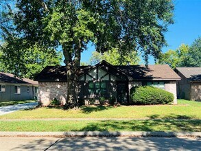 1846 Michele Dr in Sugar Land, TX - Building Photo - Building Photo