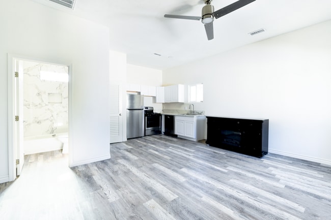 property at 207 W Cypress Ave