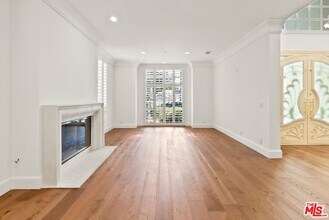 321 S Palm Dr in Beverly Hills, CA - Building Photo - Building Photo