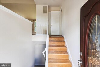 6916 Southridge Dr in McLean, VA - Foto de edificio - Building Photo