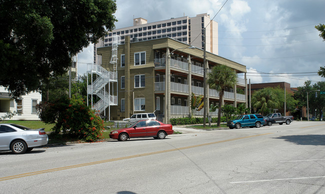 201 5th St S in St. Petersburg, FL - Foto de edificio - Building Photo