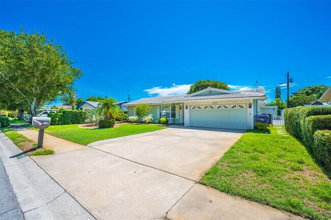 11290 142nd St N in Largo, FL - Building Photo - Building Photo