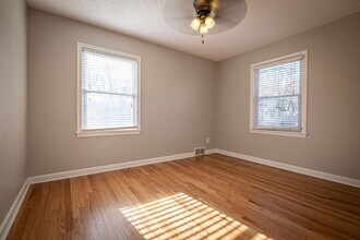 6518 Rockhill Rd in Kansas City, MO - Building Photo - Building Photo