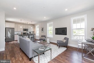 154 W King St in Malvern, PA - Building Photo - Building Photo