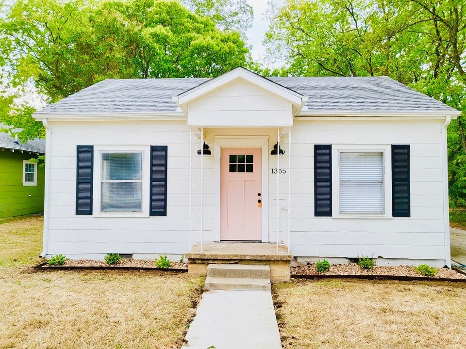 1305 Hargrove St in Ardmore, OK - Building Photo