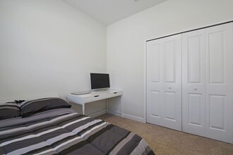 2157 Lake Side Ave in Davenport, FL - Building Photo - Building Photo