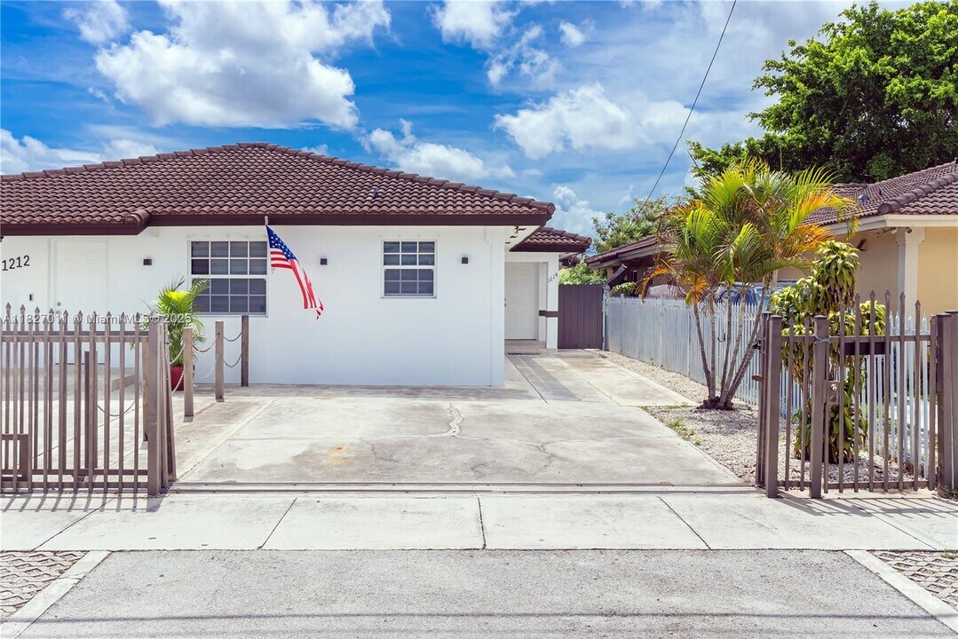 1214 NW 34th Ave in Miami, FL - Building Photo